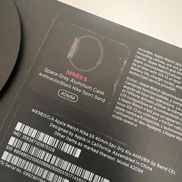 APPLE Watch Series 5 (40Mm) Space Grey Case With Black Sport Band - Cell + GP - Picture 3 of 4